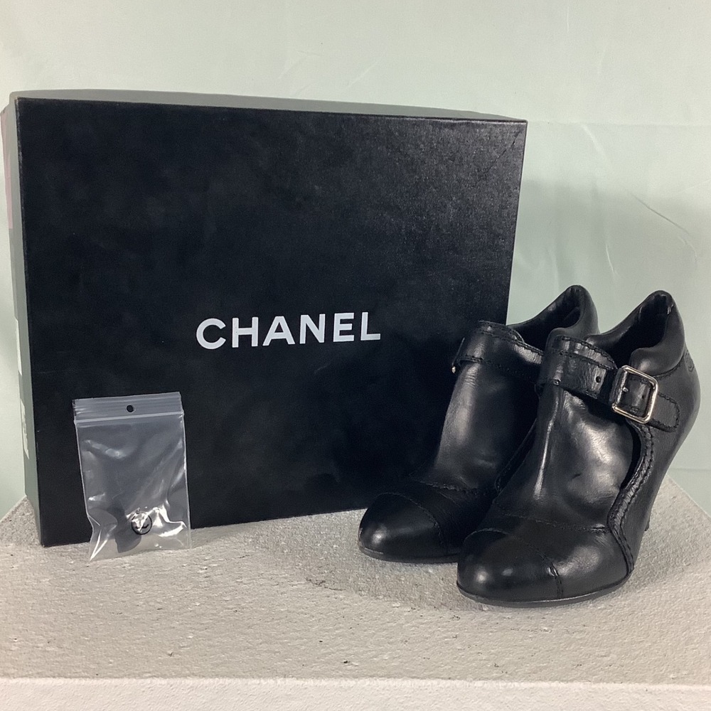 Chanel Black‎ Leather Buckle Ankle Boots CC Logo Bottines G27367 Size 37